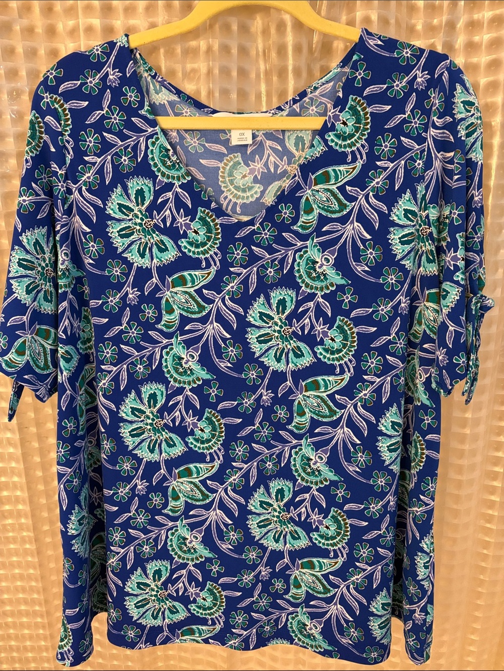 Liz Claiborne Blue Floral V-Neck Short Sleeve Top